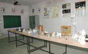 http://aakankshacollege.comimages/science%20lab.jpg